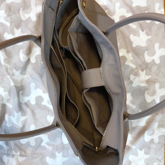 Signature Tote - Picture 5 of 6